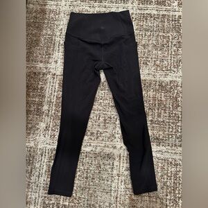 Athleta Salutation Stash Pocket II 7/8 Tight. Size— XS. Color— Black.